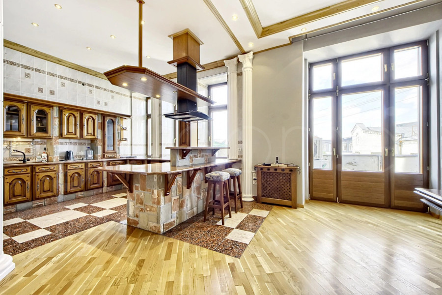 Продажа квартиры площадью 222.7 м² 5 этаж в на Кривоколенном переулке по адресу Басманный, Кривоколенный пер. 14